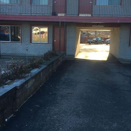 Dorchester Motel ファーミントンヒルズ エクステリア 写真