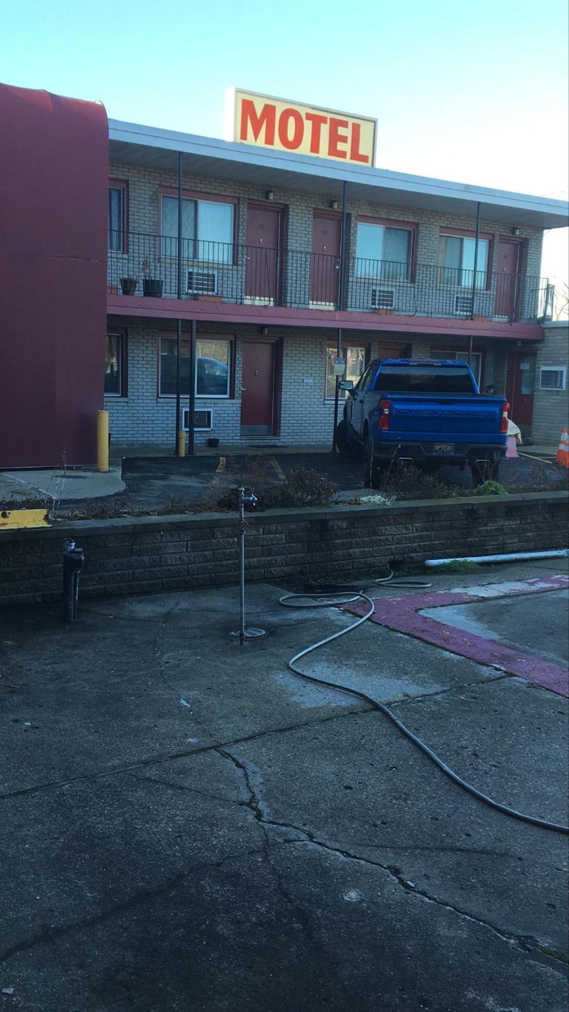Dorchester Motel ファーミントンヒルズ エクステリア 写真